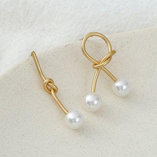 Non-matching Faux Pearl Knot Earring E772 - S925 Silver Needle Studded Earring - Gold - One Size