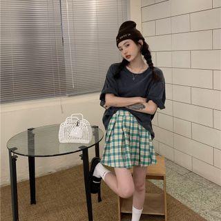 Elbow-sleeve T-shirt / Plaid Pleated Mini A-line Skirt