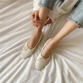 Oval-toe Ballerina Flats