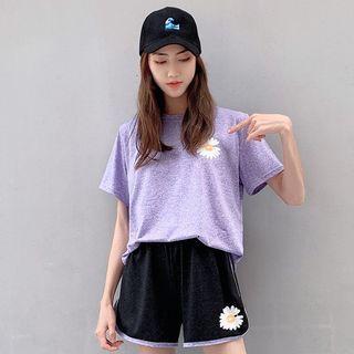 Set: Short-sleeve Daisy Embroidered T-shirt + Shorts