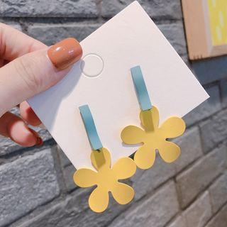 Matte Flower Dangle Earring