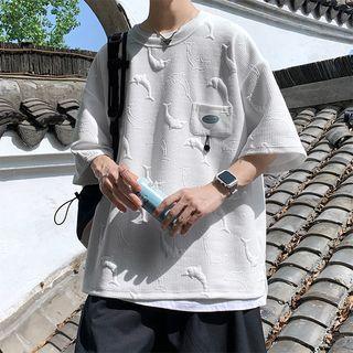 Elbow-sleeve Dolphin Embossed T-shirt