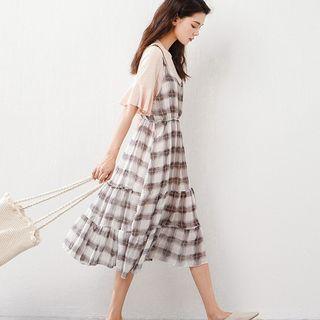 Set: Short-sleeve T-shirt + Plaid Spaghetti-strap A-line Chiffon Dress