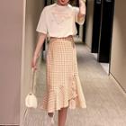 Set: Printed Short-sleeve T-shirt + Plaid Ruffle Hem Pencil Skirt