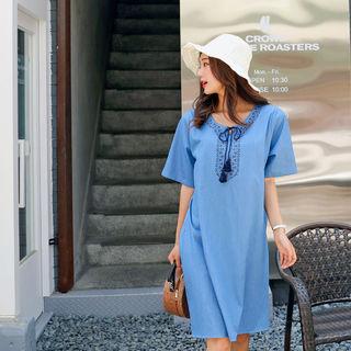 Tassel-neck Print-detail Shift Dress