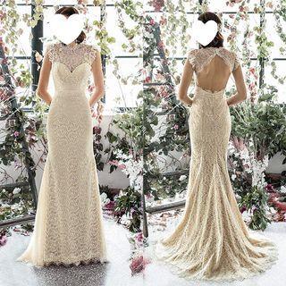 Sleeveless Open-back A-line Lace Wedding Gown