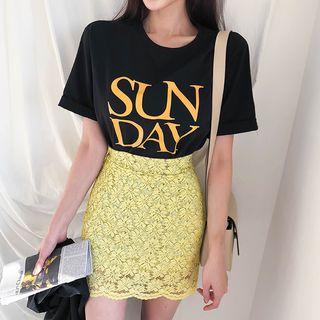 Sunday Letter Print T-shirt