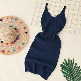 Sleeveless V-neck Cut-out Knit Dress