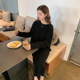 Crew-neck Sweater / Midi Knit Straight-fit Skirt