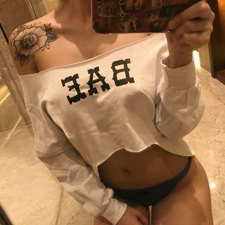 Long-sleeve Off-shoulder Lettering Crop T-shirt
