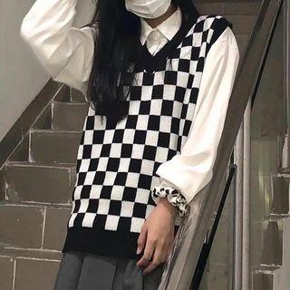 V-neck Checkerboard Sweater Vest Vest - Black & White - One Size