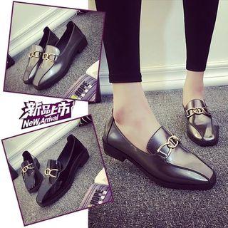 Chain Detailed Low Heel Loafers