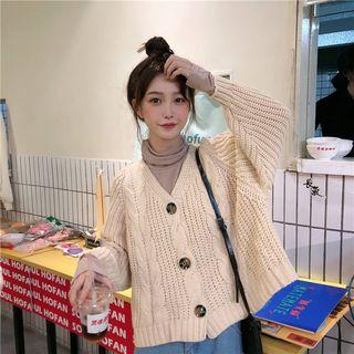 Turtleneck T-shirt / Buttoned Knit Cardigan
