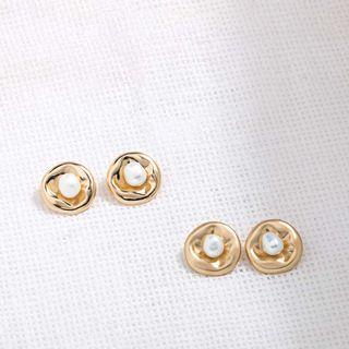 Concave Hammered Pearl Earrings