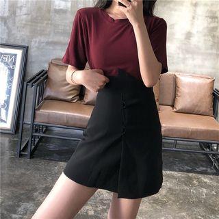 Plain T-shirt/plain Skirt