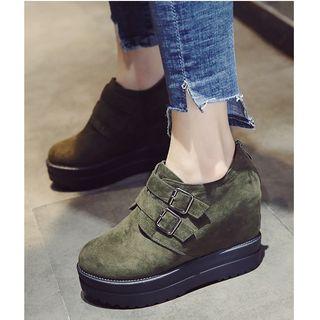 Buckled Hidden Wedge Platforms