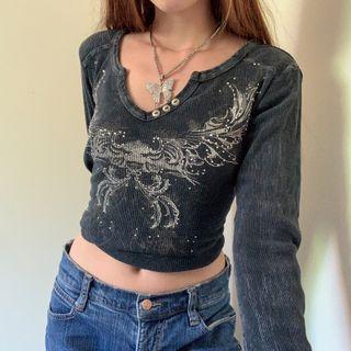 Long Sleeve V-neck Graphic Top