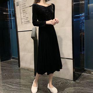V-neck Long-sleeve Midi A-line Pleuche Dress