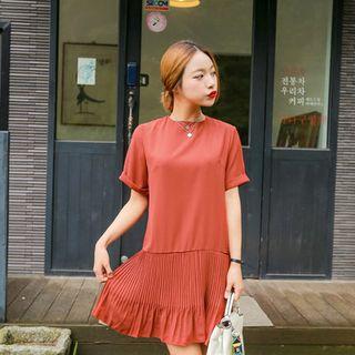 Short-sleeve Pleated-hem Dress