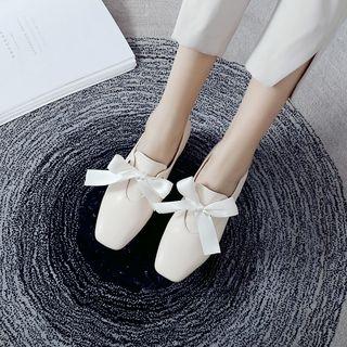 Faux Leather Tie Knot Kitten Heel Pumps
