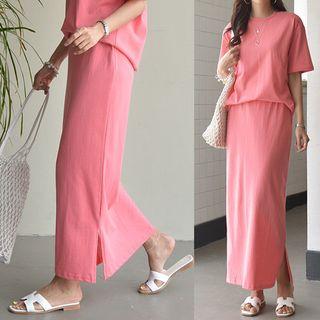 Set: Plain T-shirt + Band-waist Maxi Skirt