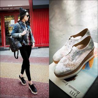 Floral Patterned Lace Up Platform Oxfords