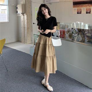 Short-sleeve Irregular Cropped T-shirt / Tiered Midi A-line Skirt