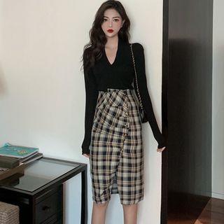 V-neck Long-sleeve T-shirt / Plaid Pencil Skirt