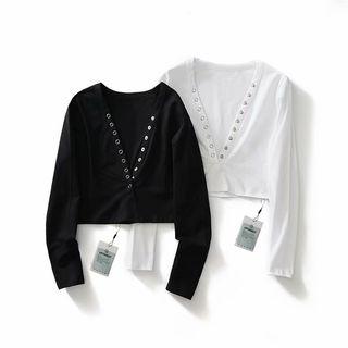 V-neck Buttoned Cropped Top