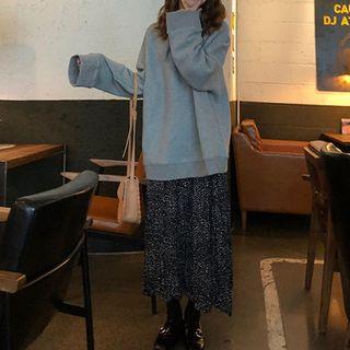 Boxy Pullover / Dotted A-line Midi Skirt
