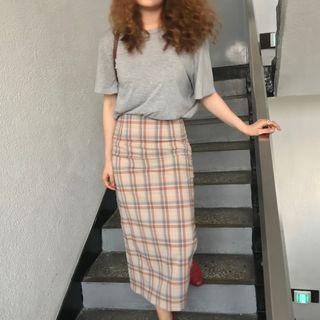 Short-sleeve Top / Plaid Midi Skirt