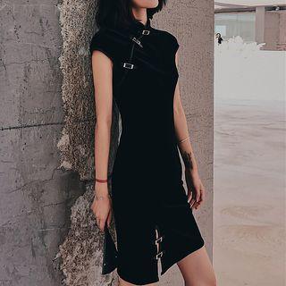 Buckle Detail Cap-sleeve Qipao