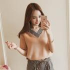 Kit: V-neck Short-sleeve T-shirt + Striped Shorts