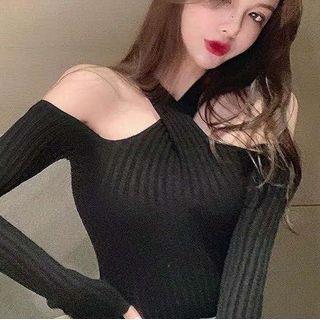 Plain Halter Long-sleeve Knit Top