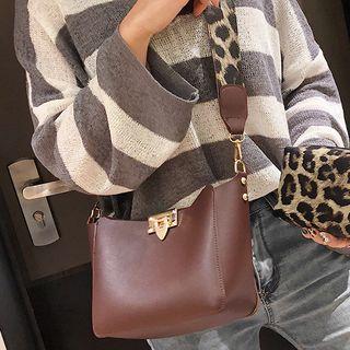 Set: Faux Leather Bucket Bag + Leopard Print Pouch