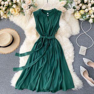 Cutout Round-neck Sleeveless Dress