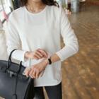 Round / V-neck Pastel-color T-shirt