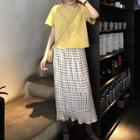 Short-sleeve Cropped T-shirt / Patterned Midi Pleated Skirt