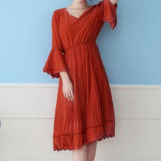 Scallop Trim V-neck 3/4 Sleeve Dress