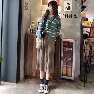 Striped V-neck Loose-fit Sweater / Plain Pleated Skirt
