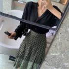 Plain V-neck 3/4-sleeve Shirt / Pattern High-waist Skirt