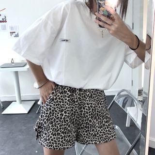 Lettering Short-sleeve T-shirt / Leopard Shorts