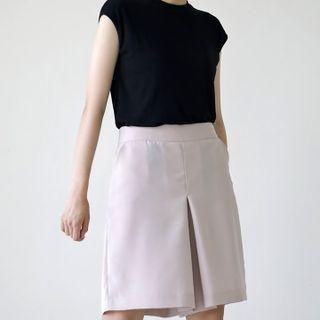 Pintuck-front Wide-leg Shorts