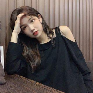 Long-sleeve Asymmetric Shoulder Plain T-shirt
