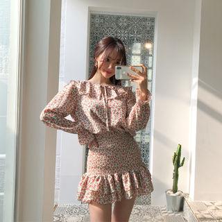 Ruffle-trim Floral Print Smocked-hem Dress