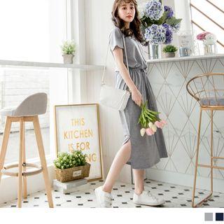 V-neck Buttoned Maxi Dress