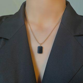 Pendant Necklace Gold & Black - One Size