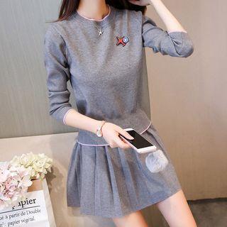 Set: Contrast Trim Sweater + Pleated Skirt