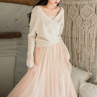 Set: V-neck Sweater + Sheer Panel Maxi Skirt