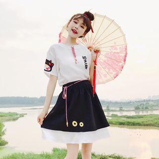 Tie Neck Short-sleeve T-shirt / A-line Skirt